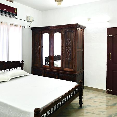 Ambili Riverfront Villa With Party Hall Irimbranallur Buitenkant foto