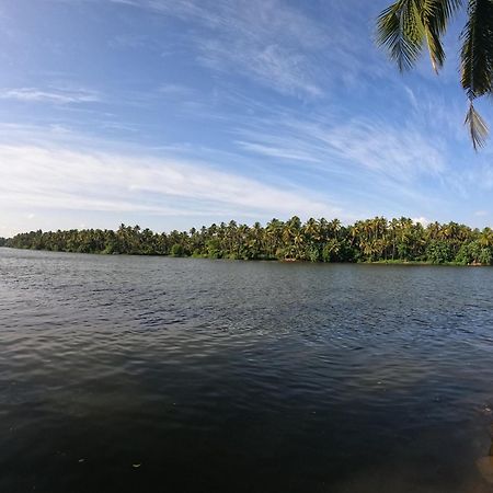 Ambili Riverfront Villa With Party Hall Irimbranallur Buitenkant foto