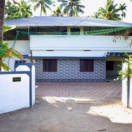 Ambili Riverfront Villa With Party Hall Irimbranallur Buitenkant foto